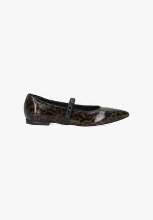 Ballerines en cuir verni imprimé léopard avec un bout pointu, une bride noire ornée et un petit talon en caoutchouc. Texture lisse et finition brillante.