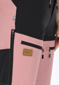Swedemount Träningsshorts - black dusty rose