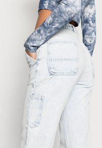 Carhartt WIP PIERCE PANT - Calças de ganga de corte relaxado - blue