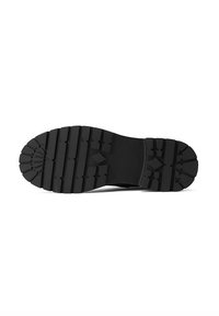 Suola di scarpa in gomma nera con motivo a scanalature profonde e solchi, caratterizzata da una superficie piatta e elementi di design focalizzati sulla durevolezza.