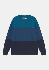Stickad tröja med rund halsringning i tre horisontella färgblock: teal, mörkblå och marinblå. Ribbad mudd och nederkant. Molo-logotyp synlig.
