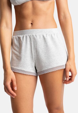 Shorts en coton gris avec une texture douce, ornés d'une finition en dentelle à l'ourlet. La taille est élastique et froncée pour un ajustement confortable.