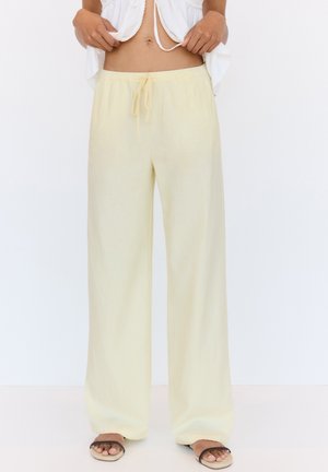 PULL&BEAR WIDE LEG - JOGGER - Broek - yellow