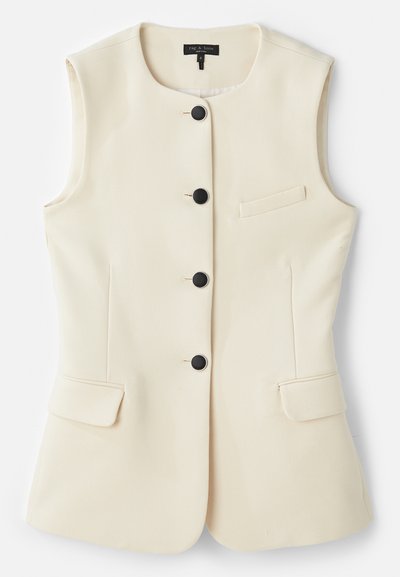 Gilet sans manches beige en tissu texturé, avec cinq boutons noirs, deux poches avant et une petite poche poitrine.
