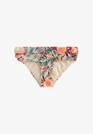 Slip de bikini pentru femei cu model colorat de frunze tropicale și fructe în nuanțe de roșu, verde, portocaliu și negru, pe un fundal bej.