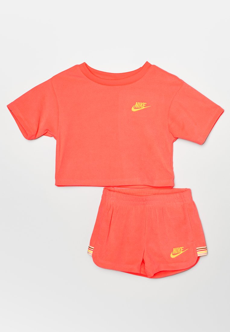 Nike Sportswear T-shirt basic roze