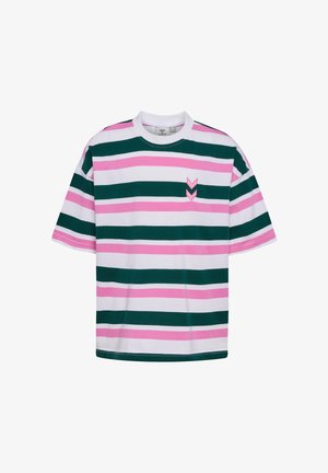 Kortærmet bomulds t-shirt med brede vandrette striber i grøn, pink og hvid, med to pink chevron-logoer på brystet.