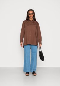 Envii CALATHEA  - Blusa com botões - chestnut