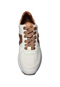 Witte leren sneaker met bronzen glitteraccenten. Ronde neus, vlakke bruine veters, gevoerde tong en een gerubberde zool met textuur.