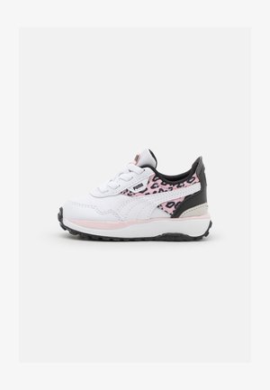 CRUISE RIDER SUMMER ROAR - Zapatillas - white/chalk pink/black