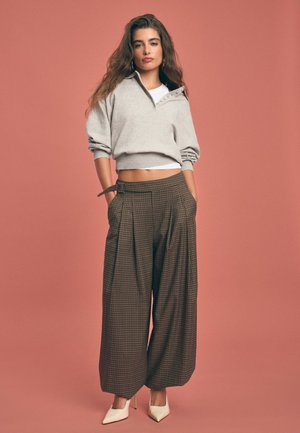 Stradivarius, BALLOON TROUSERS WITH BUCKLE - Pantalon classique - mottled beige