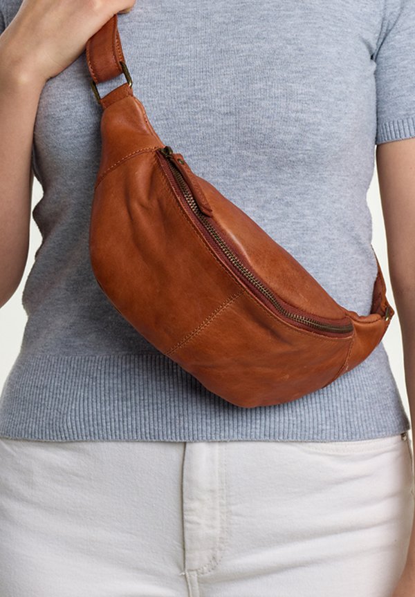 Cillian - Umhängetasche - braun