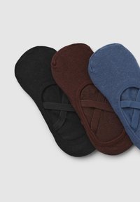 Zestaw trzech par skarpetek stopą w kolorze czarnym, brązowym i niebieskim. Wykonane z miękkiego materiału w owalnym kształcie z elastycznymi paskami, zapewniającymi pewne dopasowanie.