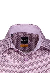 Camicia a maniche corte di un lilla chiaro con un motivo a onde ripetuto, dotata di un colletto strutturato e apertura frontale con bottoni. Etichetta del marchio visibile.