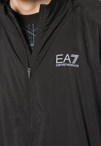 EA7 Emporio Armani Tunn jacka - black