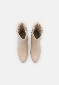 Marco Tozzi Stiefelette - cream