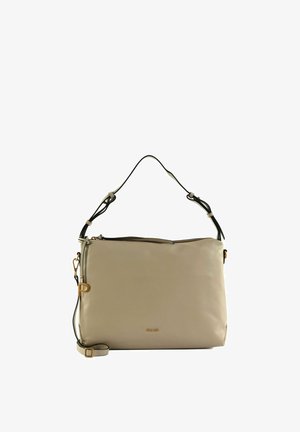 Sac à bandoulière rectangulaire beige avec sangle noire réglable, fermeture éclair dorée, petit logo doré et breloque décorative en forme de lettre "P" dorée.