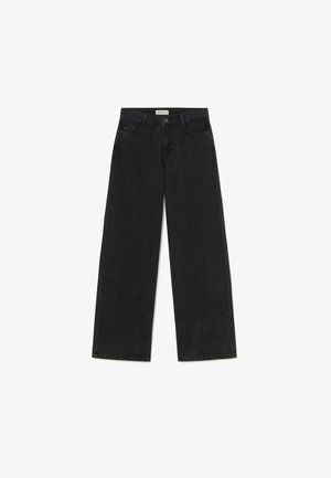 Vaqueros negros de pierna ancha hechos de denim con un patrón texturizado sutil. Disponen de cinco bolsillos, cierre de botones delantero y cintura de corte medio.