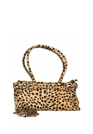 Rechteckige Handtasche mit Leopardenmuster, doppelten Griffen und einem abnehmbaren Schulterriemen, ausgestattet mit Schnallen- und Reißverschlussdetails.