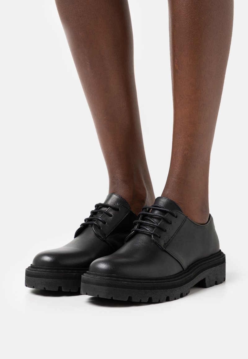 GARMENT PROJECT DERBY SHOE Laceups black Zalando.de