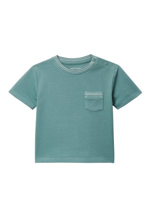 T-shirt manches courtes pour tout-petit de couleur sarcelle avec bordure rayée au col, petite poche devant et boutons-pression à l'épaule pour un habillage facile.