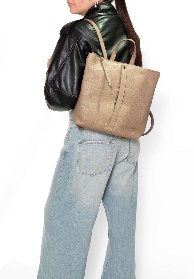 Roberta Rossi CONVERTIBLE - Rugzak - taupe