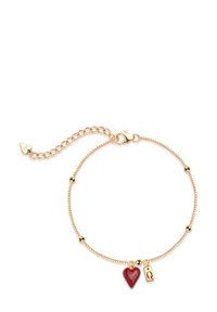 Złota bransoleta z małymi okrągłymi koralikami, wyposażona w czerwone serce jako zawieszkę oraz mały tag jako akcent. Bezpieczne zapięcie i regulowana długość.