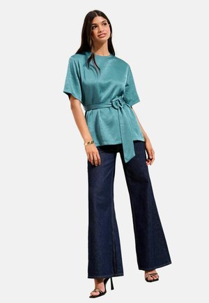 REGULAR FIT - CRUSHED BUCKLE  - Pluus - green