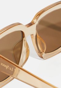 Le Specs WEEKEND RIOT UNISEX - Napszemüvegek - sand