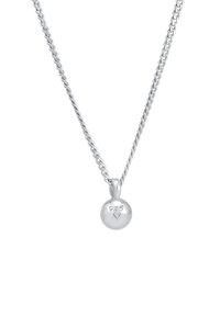 Collana in argento con catena intrecciata e pendente rotondo contrassegnato "925." Il pendente presenta una superficie liscia e lucida ed è sospeso alla catena.