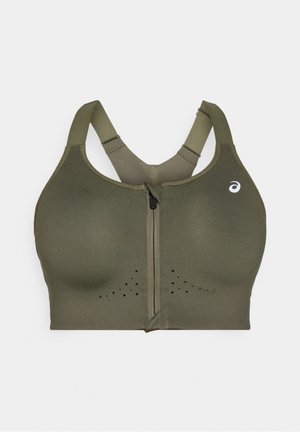 Maslinasto zeleni sportski grudnjak s prednjim zatvaračem, oblikovanim čašicama i perforiranim detaljima dolje. Ima široke naramenice i elegantan, prilagođen dizajn.