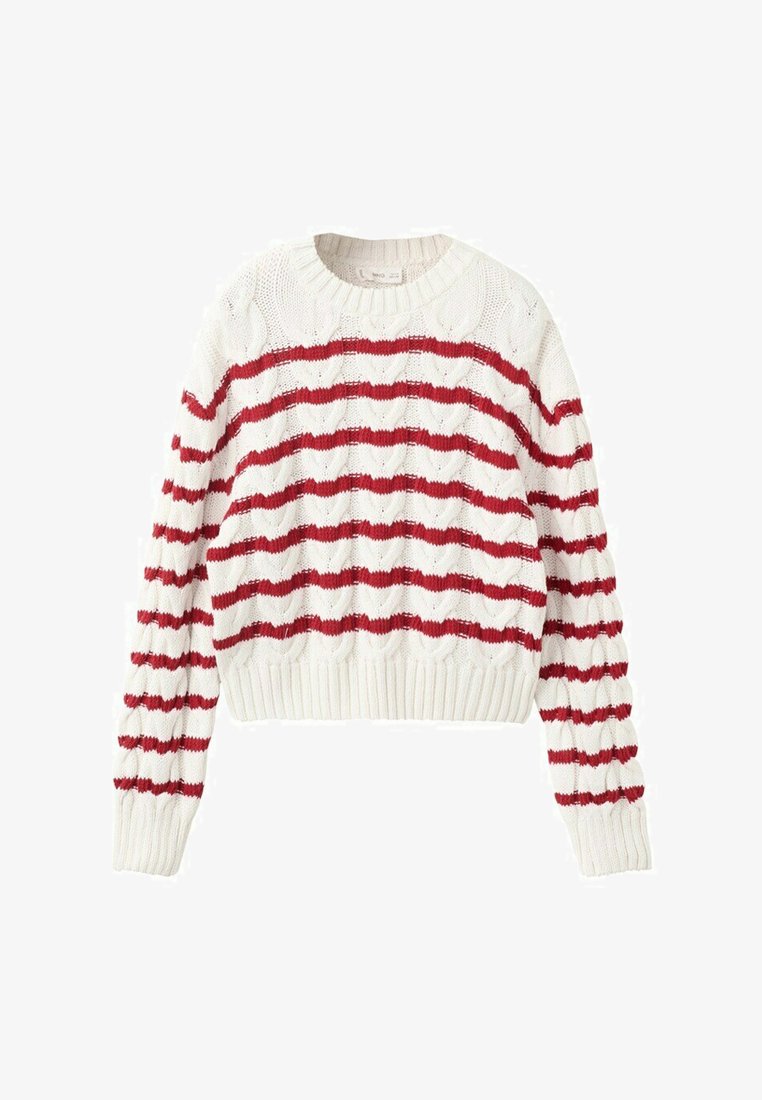 Witte gebreide trui met horizontale rode strepen en een kabelgebreid patroon, voorzien van een ronde halslijn en geribbelde manchetten en zoom.