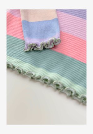 Top in tessuto a coste con righe orizzontali pastello nei toni del rosa, lavanda e verde. L'orlo presenta un bordo a scallop per un tocco di dettaglio in più.