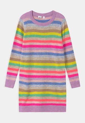 Multifarvet stribet sweaterkjole med rund halsudskæring. Blød tekstur med livlige nuancer af pink, grøn, gul og lilla. Lange ærmer.