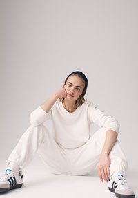 Thumbnail Image 4