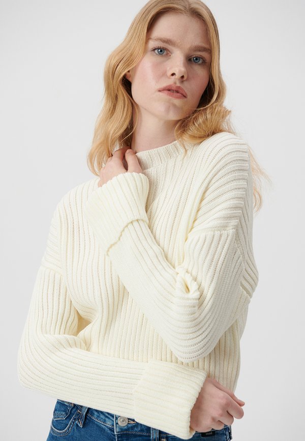 HIGH NECK - Strickpullover