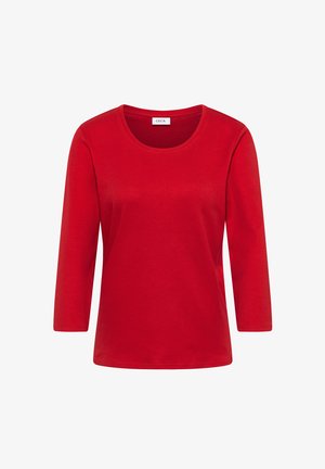 T-shirt rouge à col rond, à manches trois-quarts, fabriqué en tissu doux. Texture lisse sans motifs ni accents visibles. Étiquette de marque "CECIL" incluse.