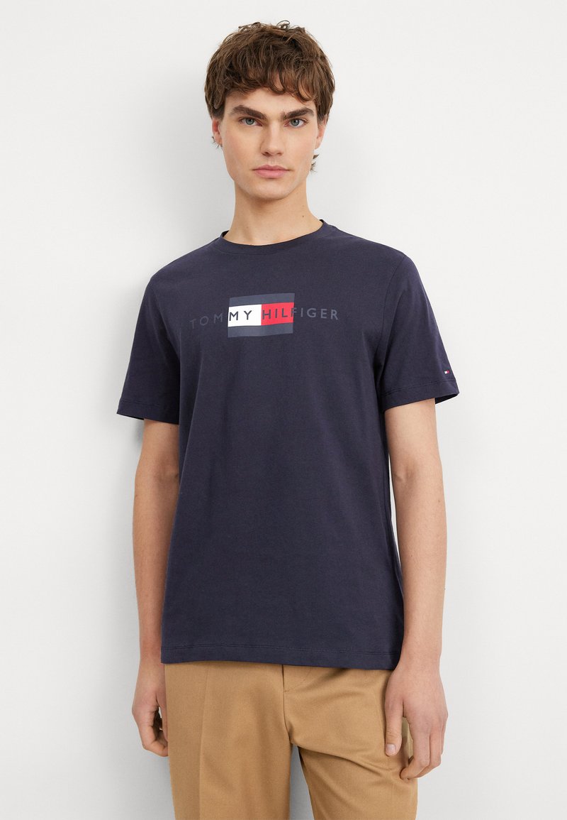 Tommy Hilfiger - FLAG TEE - Basic T-shirt - desert sky, Enlarge