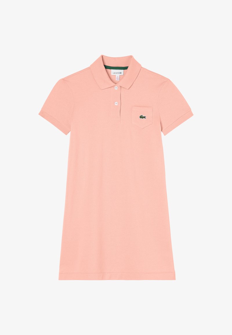 Robe polo rose clair en coton, dotée d'un col à revers, de manches courtes et d'une petite poche poitrine avec un logo vert.