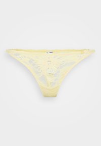 Gul blond blonde truse med blomstermønster og bølgete kanter, myk tekstur og minimalt dekningsdesign. Merkeetikett synlig på midjebåndet.