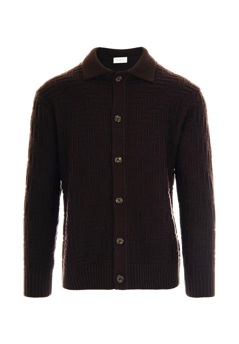 Cardigan a maglia di colore marrone scuro con un motivo a spina di pesce testurizzato, davanti con bottoni e colletto. Presenta cinque bottoni marroni e polsini a costine.