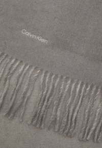 Calvin Klein FRINGES TWO TONES SCARF  - Šal - cinder/gray morn