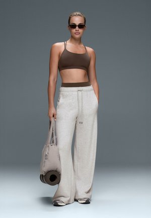 OYSHO, COMFORTLUX LIGHT SUPPORT SPORTS BRA WITH CROSSOVER STRAPS - Športni modrček z rahlo podporo - mottled light brown