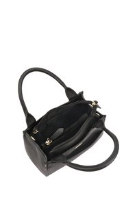 Zwarte leren handtas met een textuurafwerking, voorzien van dubbele ritscompartimenten en een enkele schouderband. Accenten van goudkleurig metaal.