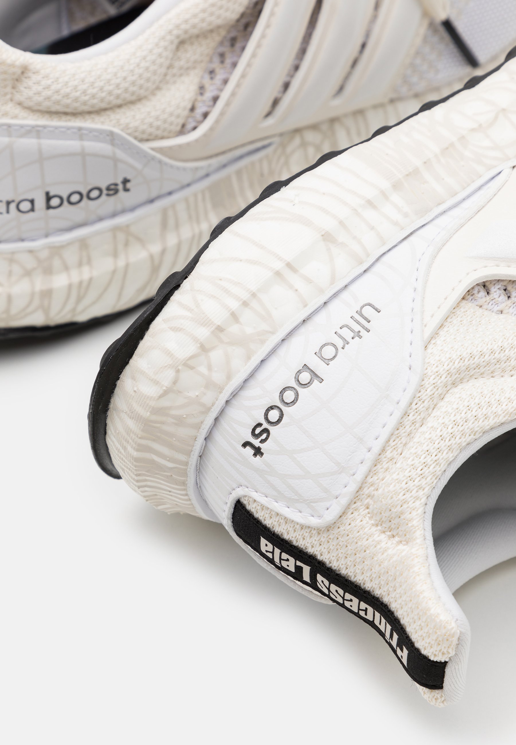 adidas Originals ULTRABOOST DNA STAR WARS PRIMEKNIT RUNNING SHOES UNISEX -  Sneaker low - white/footwear white/core black/offwhite - Zalando.de