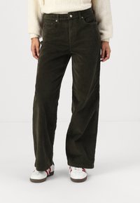 Vero Moda Petite VMTESSA PANTS - Hlače - forest night