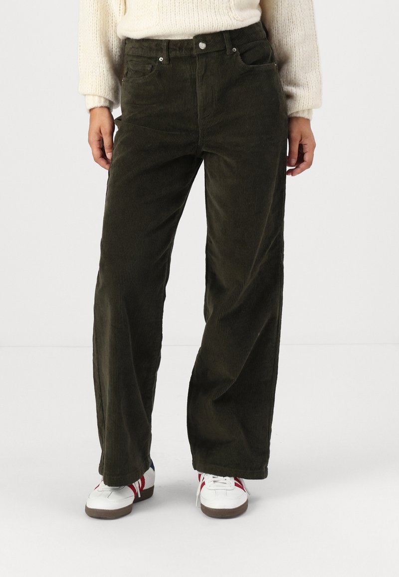 Vero Moda Petite VMTESSA PANTS - Hlače - forest night