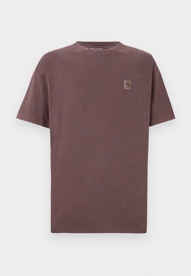 Braunes Baumwoll-T-Shirt mit kurzen Ärmeln, Rundhalsausschnitt und einem quadratischen Logopatch auf der linken Brust. Weiches, unstrukturiertes Design.
