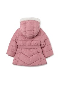 Giacca a vento rosa con cappuccio foderato in pelliccia ecologica, vita elasticizzata e motivo a chevron su un esterno liscio.