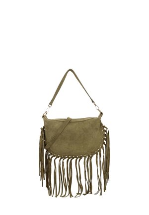 Sac à main en daim vert avec des franges, une bandoulière unique et des découpes décoratives sur le haut. Texture douce et forme semi-circulaire.